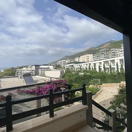 Aquamarine 2, Apartment
