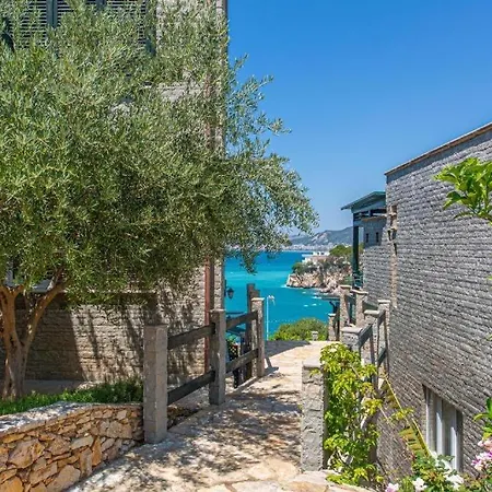 Aquamarine 2, Vlora