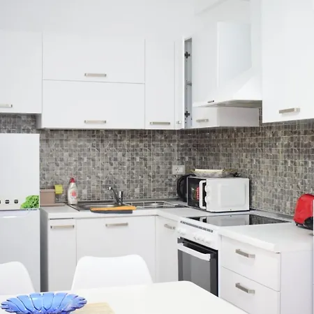 Aquamarine 2, Apartment