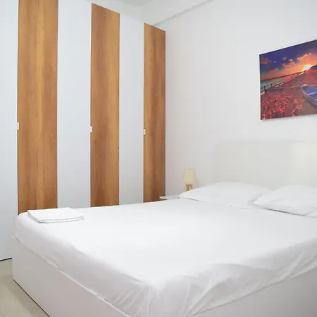 Aquamarine 2, Apartment