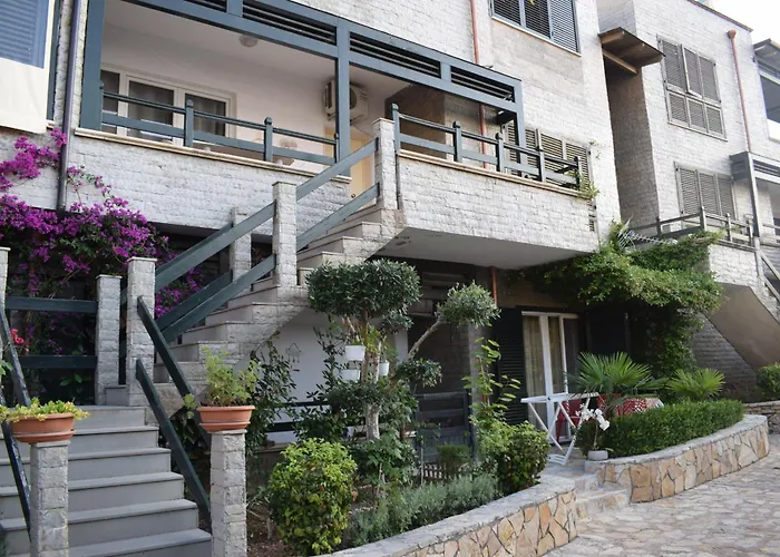 Aquamarine 2, Vlorë