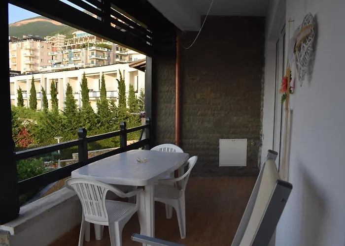 Aquamarine 2, * Vlorë